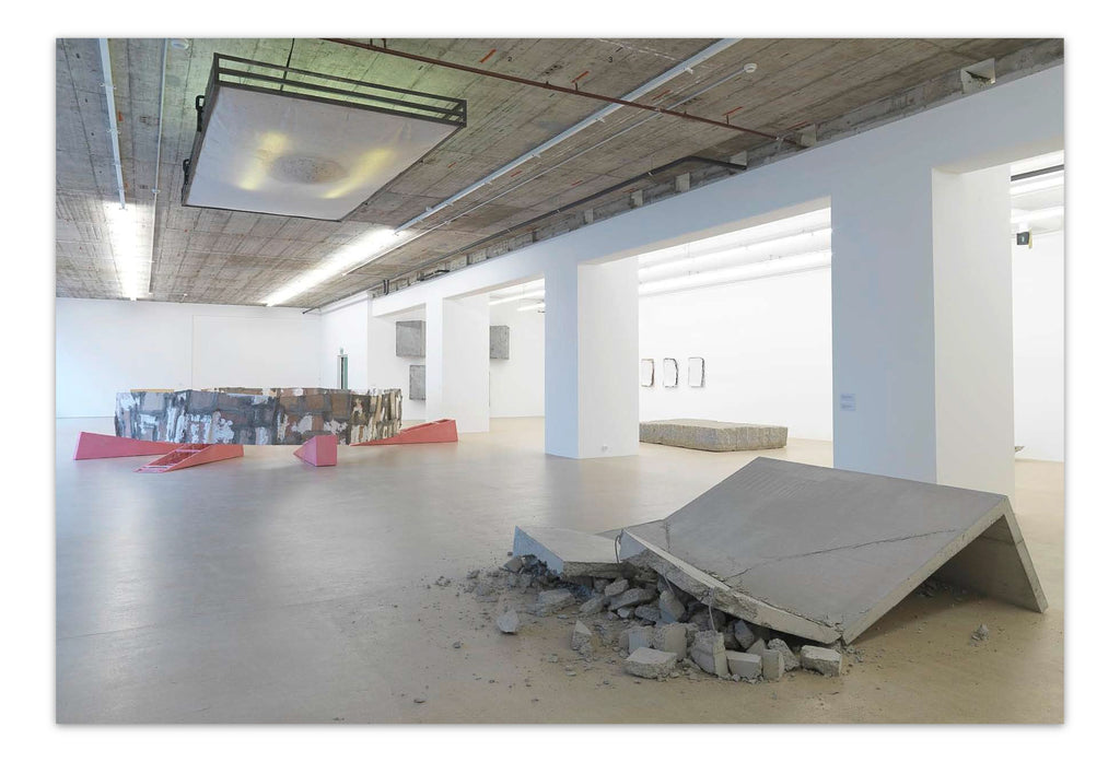 DISPLACED FRACTURES – ÜBER DIE BRUCHLINIEN VON ARCHITEKTUREN UND IHREN KÖRPERN, 2011